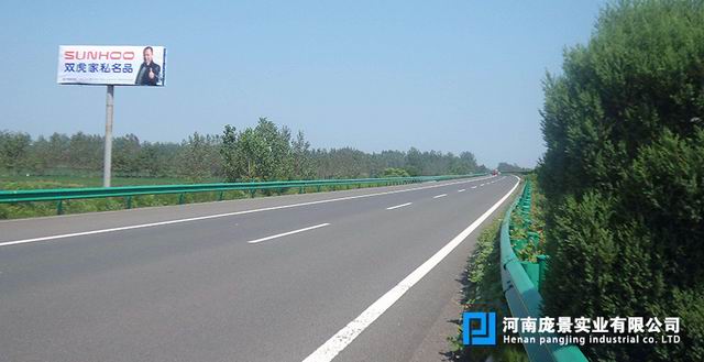 高速公路波形护栏.jpg