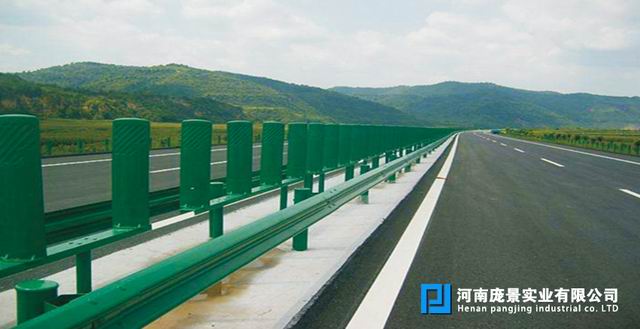 公路波形护栏.jpg