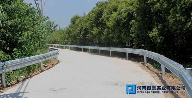 公路波形护栏板价钱盘算要领.jpg